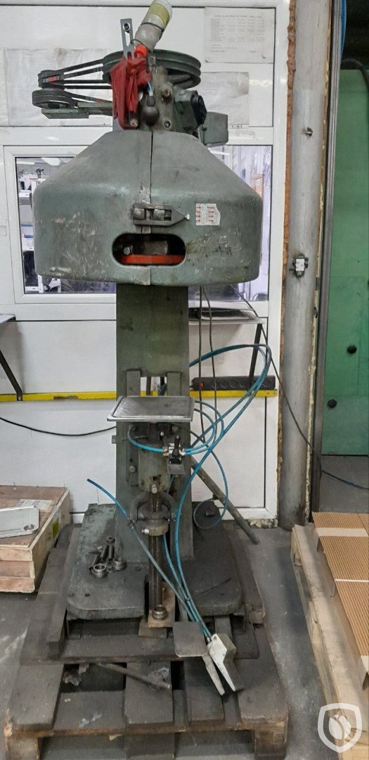 semi-auto seamer for tops